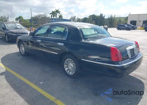 1998 Lincoln Town Car Signature из США, поврежденный, VIN 1LNFM82W4WY732328